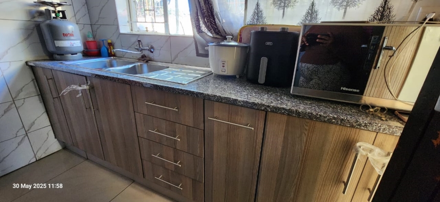 To Let 1 Bedroom Property for Rent in Oos Einde North West